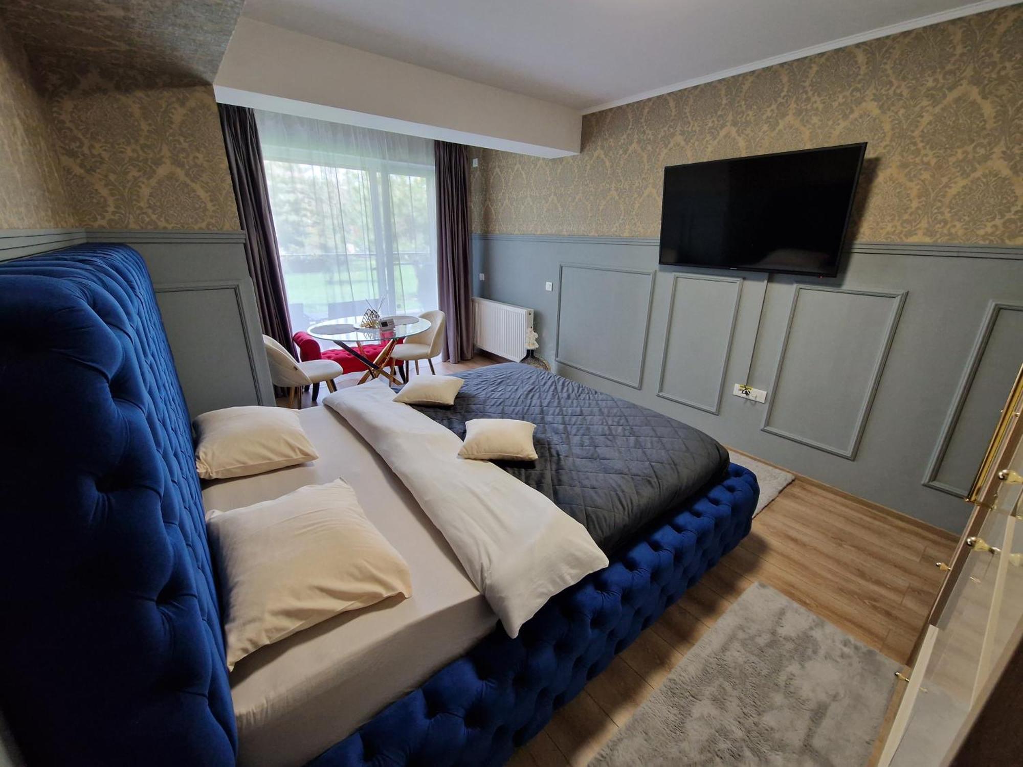 Airplane By Airport Residence Отопени Екстериор снимка